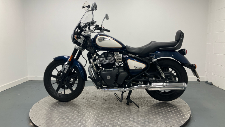 Royal Enfield Super Meteor 650 Top (23MY)
